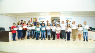 Câmara Municipal de Vereadores realiza Sessão Solene Câmara Municipal de Vereadores realiza Sessão Solene